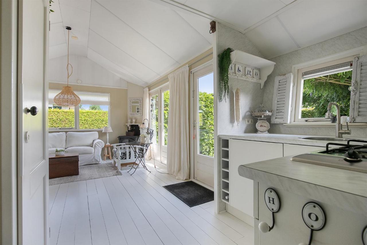 Beautiful 6-Person Chalet With Finnish Wood-Fired Sauna Tzummarum Eksteriør bilde
