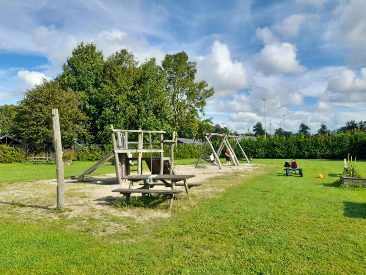 Beautiful 6-Person Chalet With Finnish Wood-Fired Sauna Tzummarum Eksteriør bilde
