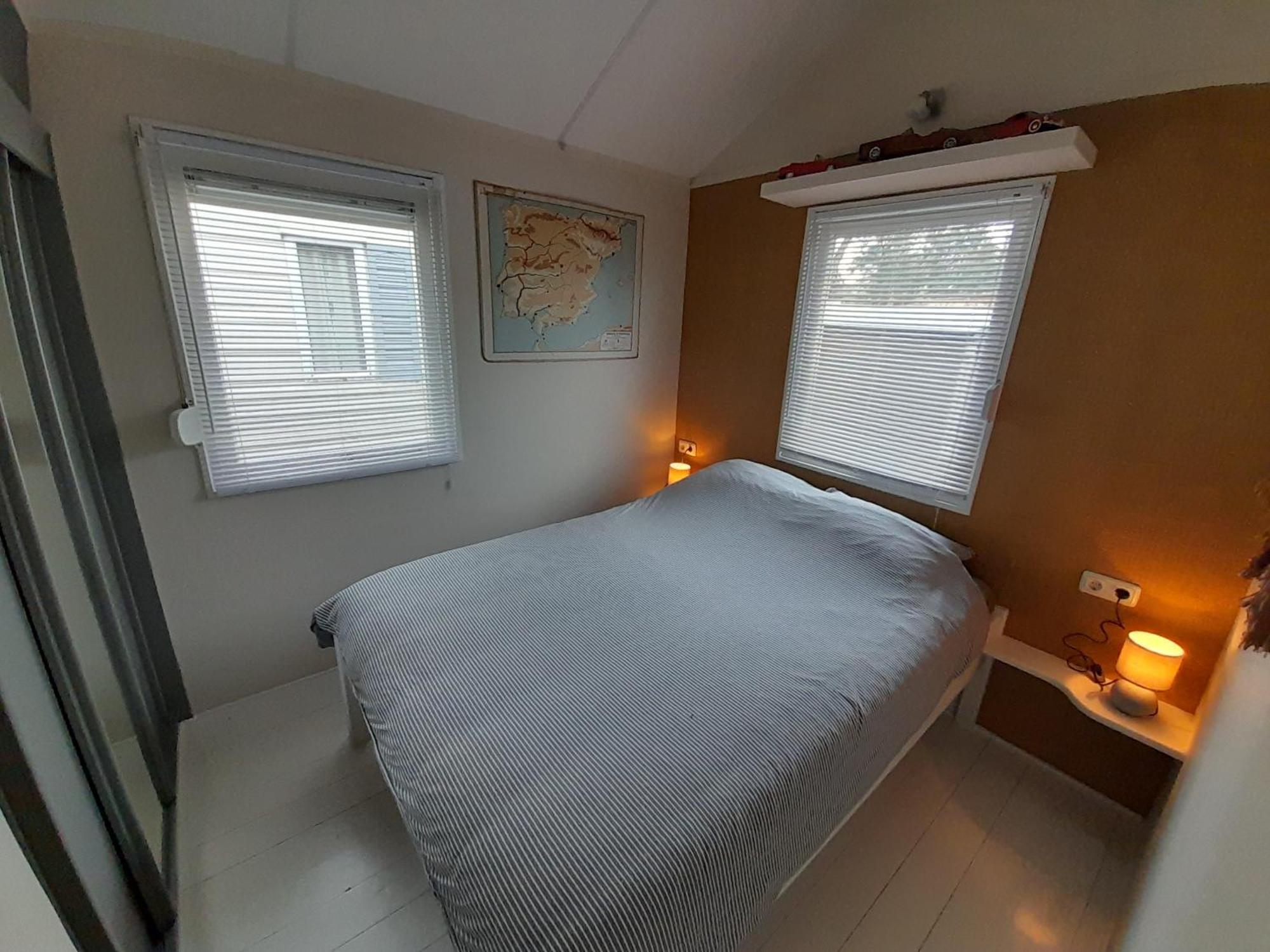 Beautiful 6-Person Chalet With Finnish Wood-Fired Sauna Tzummarum Eksteriør bilde